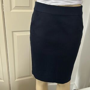 J.CREW WOMEN SKIRT SIZE 6. COLOR NAVY BLUE